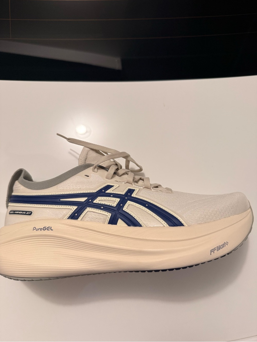 Asics Gel Nimbus 27 size 9.5 Men's Running Shoe